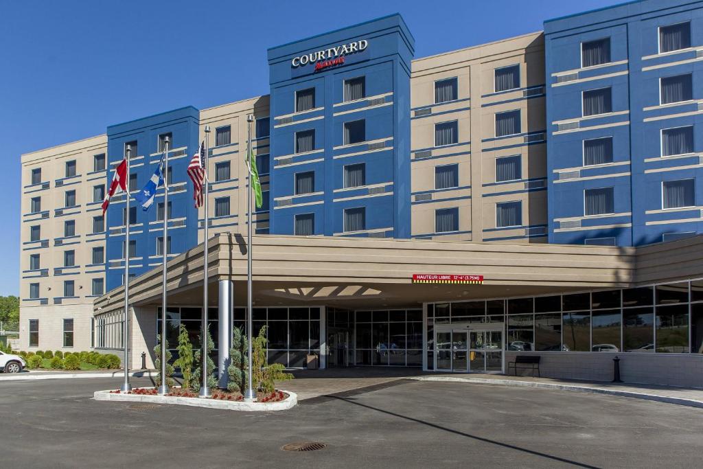 a rendering of the front of a hotel at Courtyard by Marriott Montreal West Island/Baie D’Urfe in Baie-dʼUrfé