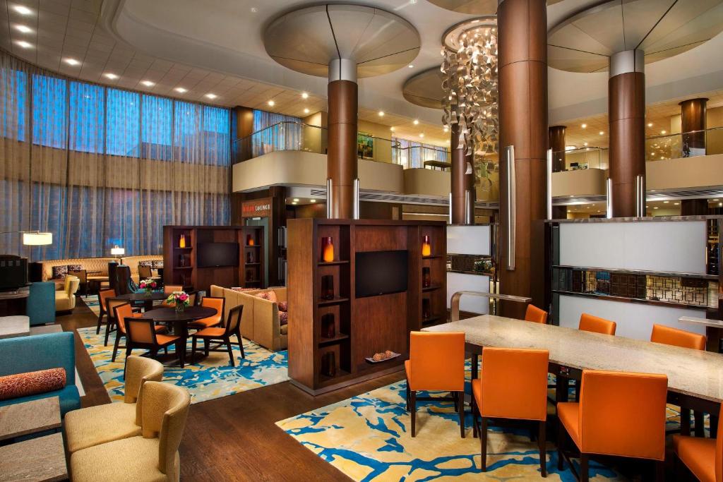 Posezení v ubytování Teaneck Marriott at Glenpointe
