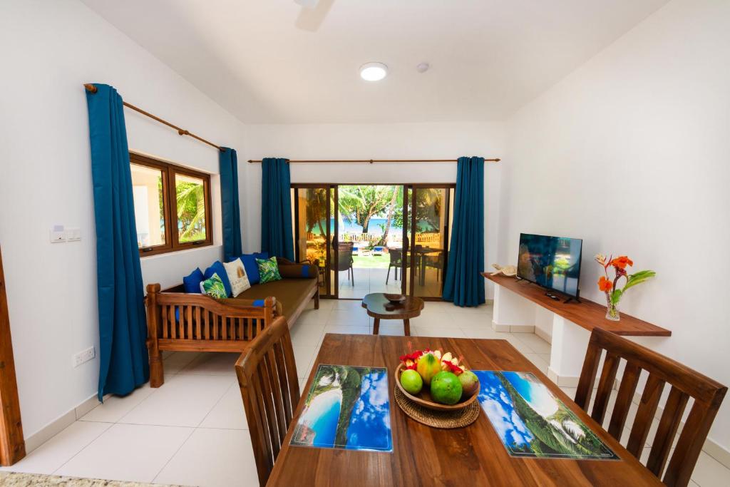 Ruang duduk di Lazio Beach Residence