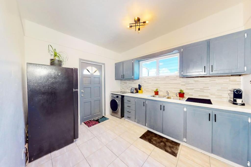 Afbeelding uit fotogalerij van South Hill Cottage in Sandy Ground Village