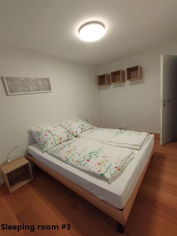 Postel nebo postele na pokoji v ubytování EnjoyLucerne