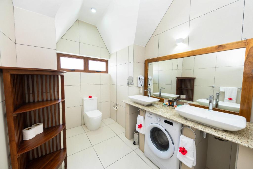 Bilik mandi di Lazio Beach Residence