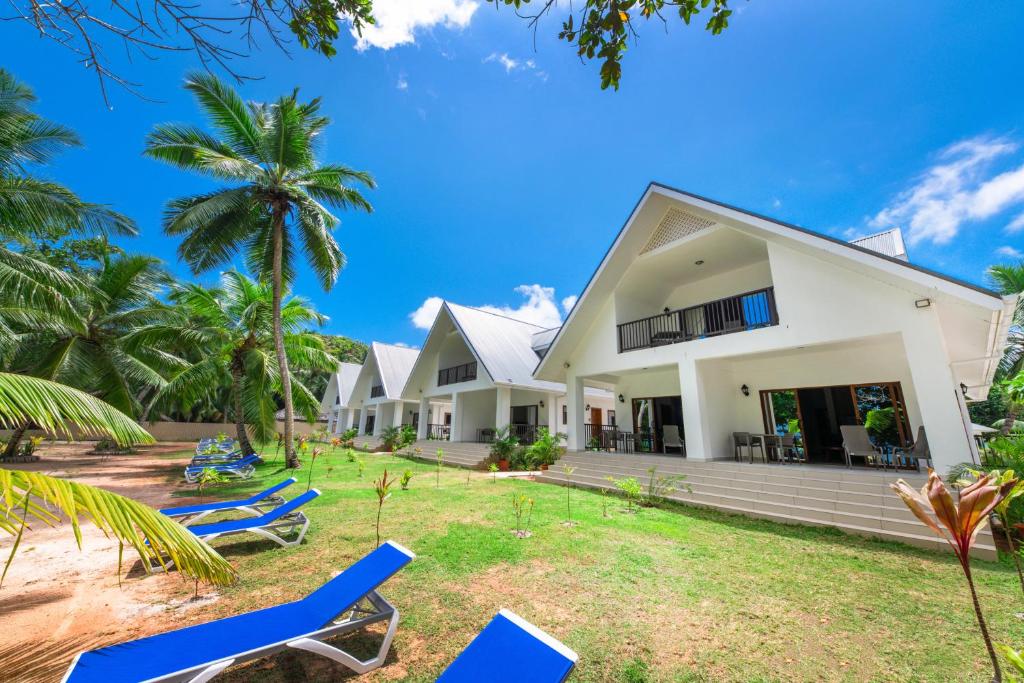 Taman di luar Lazio Beach Residence