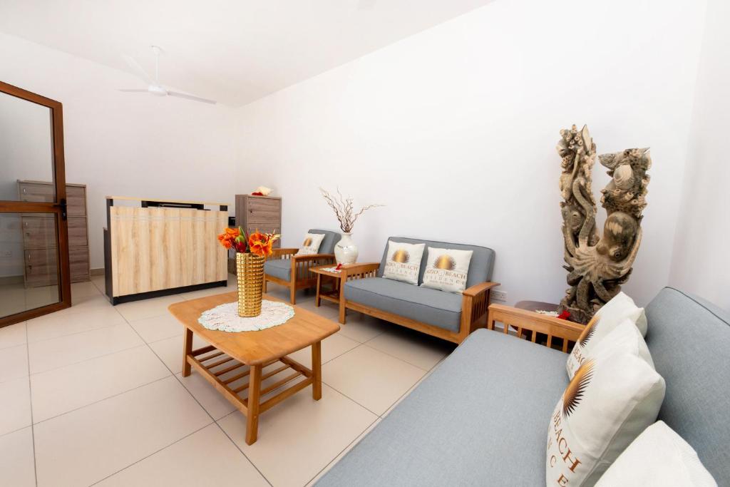 Ruang duduk di Lazio Beach Residence