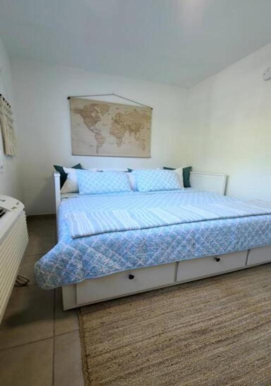 Postel nebo postele na pokoji v ubytování Damaka 6 Guest BeachFront Pool Apt at Isabela, PR
