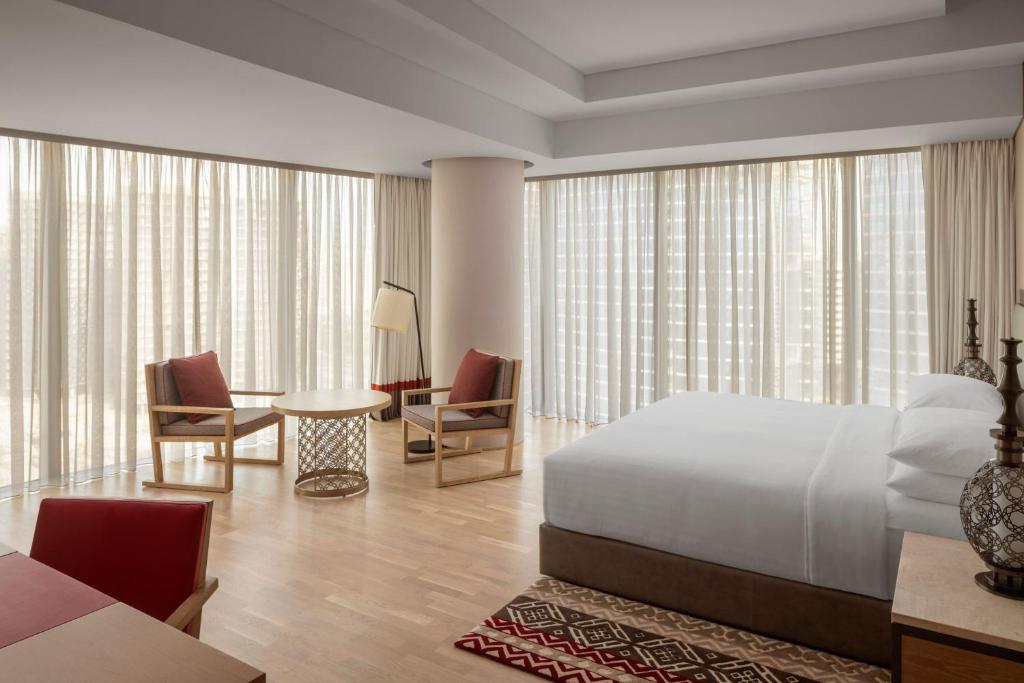 
One-Bedroom Suite City View - Includes 24/7 M Club Lounge Access + Evening Drinks & Buffet (5.30-7.30 PM)
