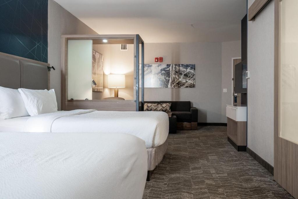 Postel nebo postele na pokoji v ubytování SpringHill Suites by Marriott Woodbridge
