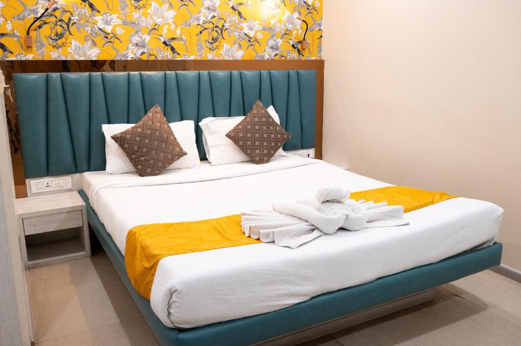 Postel nebo postele na pokoji v ubytování The Opus Kolkata - A Boutique Hotel
