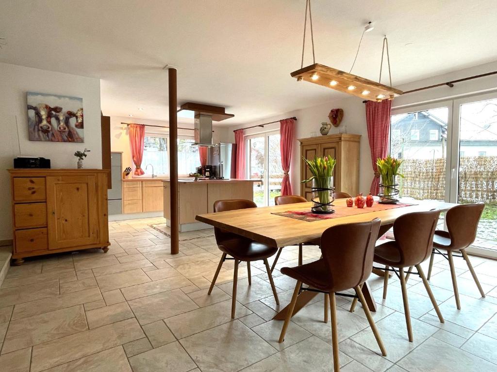 a kitchen and dining room with a wooden table and chairs at Haus Leni in Fischen