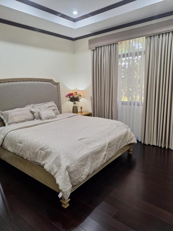 a bedroom with a large bed and a window at La Dolce Vita Villa in Santa Rosa