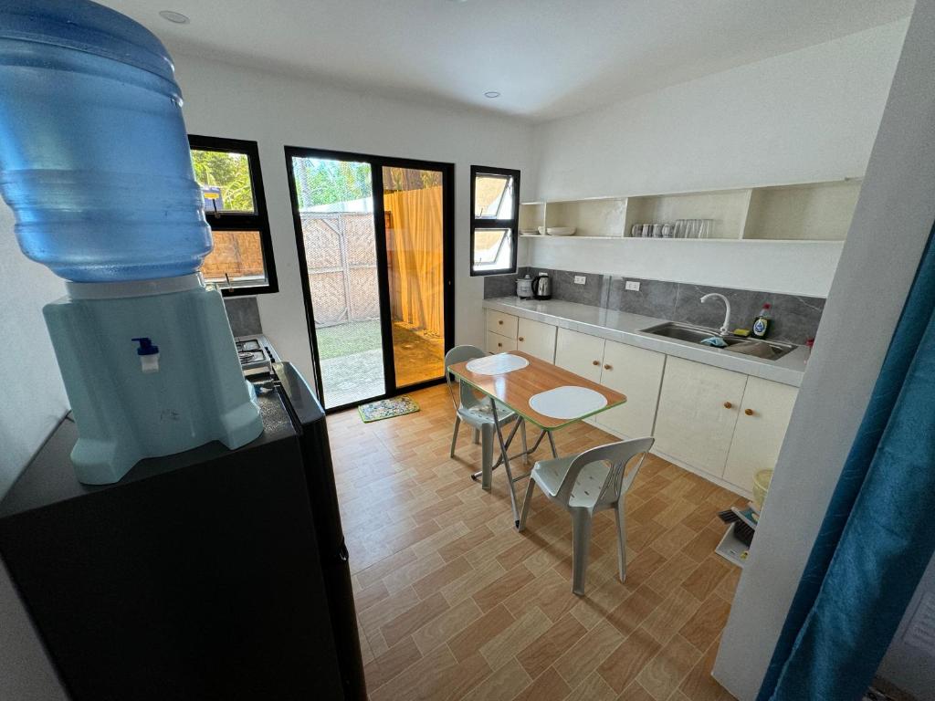 Kuchyň nebo kuchyňský kout v ubytování Valencia Pool studio
