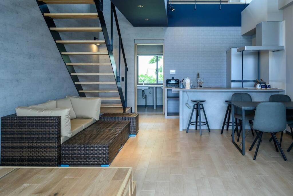 Posezení v ubytování Yiyi Villa Awaji 淡路島西海岸夕日百選のvilla BBQ釣りゴルフ