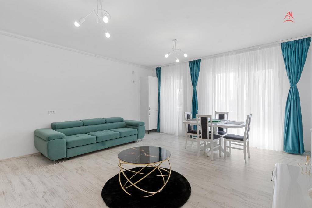 sala de estar con sofá verde y mesa en New World Militari Grand Studio 2, en Bucarest