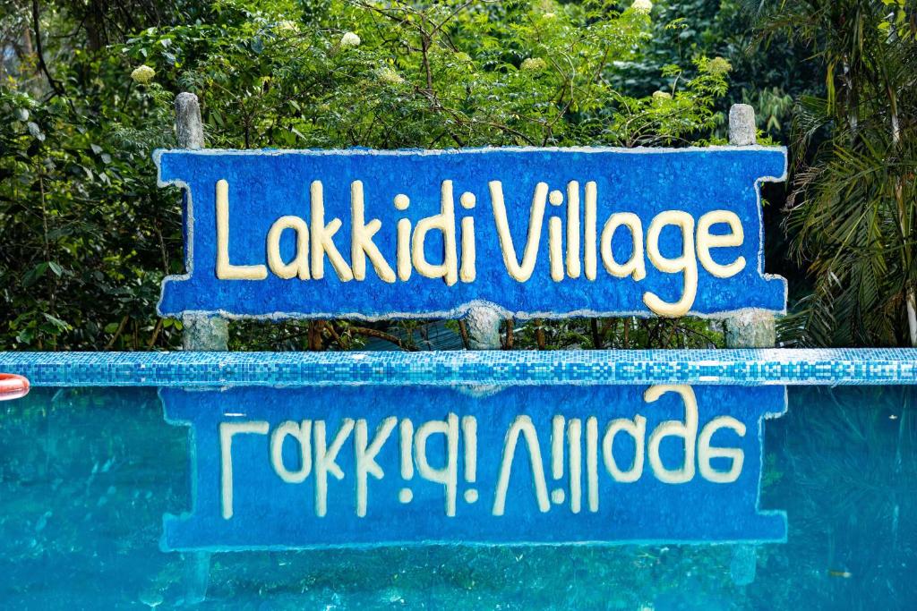 Bazén v ubytování Lakkidi Village Resort Wayanad nebo v jeho okolí