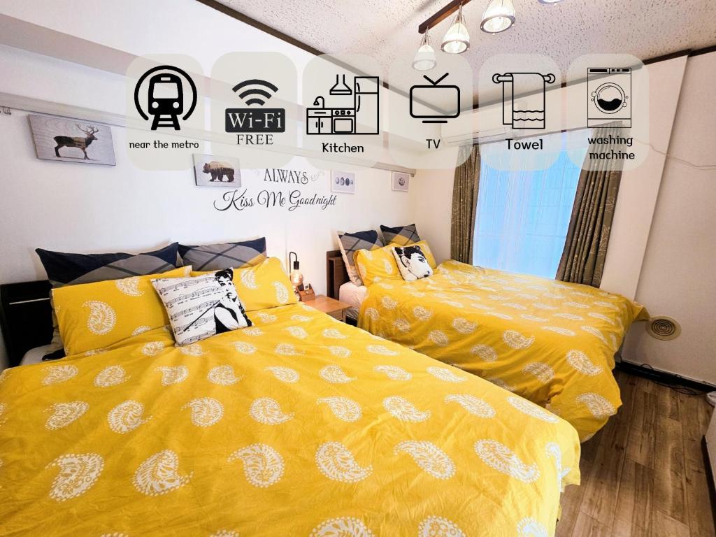 Tempat tidur dalam kamar di 101.Direct bus.Disney and Narita,Haneda Airport.near station walk 1min