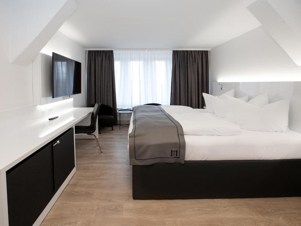 Postel nebo postele na pokoji v ubytování DORMERO Hotel Worms