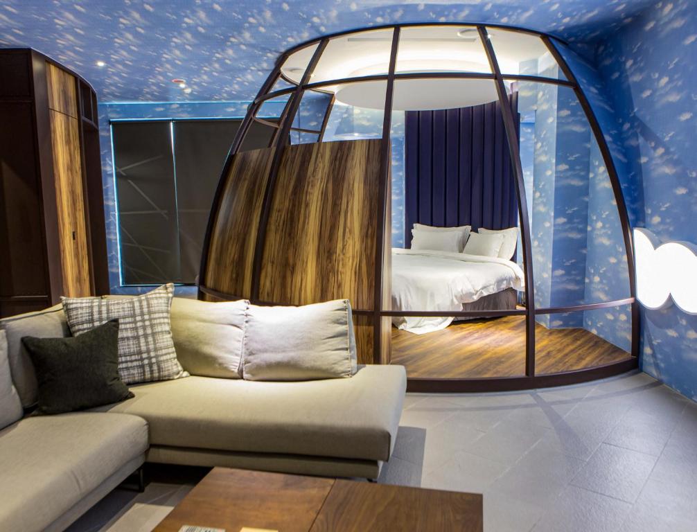 Postel nebo postele na pokoji v ubytování All-Ur Boutique Motel - Tai Tung Branch