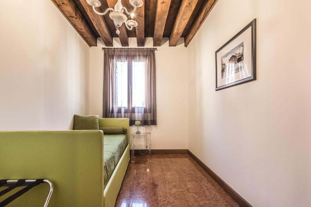 Posedenie v ubytovaní Ca' Del Monastero 3 Collection Apartment for 4 Guests with Lift