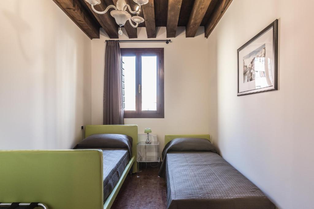 Posedenie v ubytovaní Ca' Del Monastero 3 Collection Apartment for 4 Guests with Lift