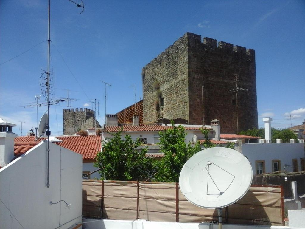 Aussicht vom Dach eines Gebäudes in der Unterkunft Maison Garrett in Portalegre