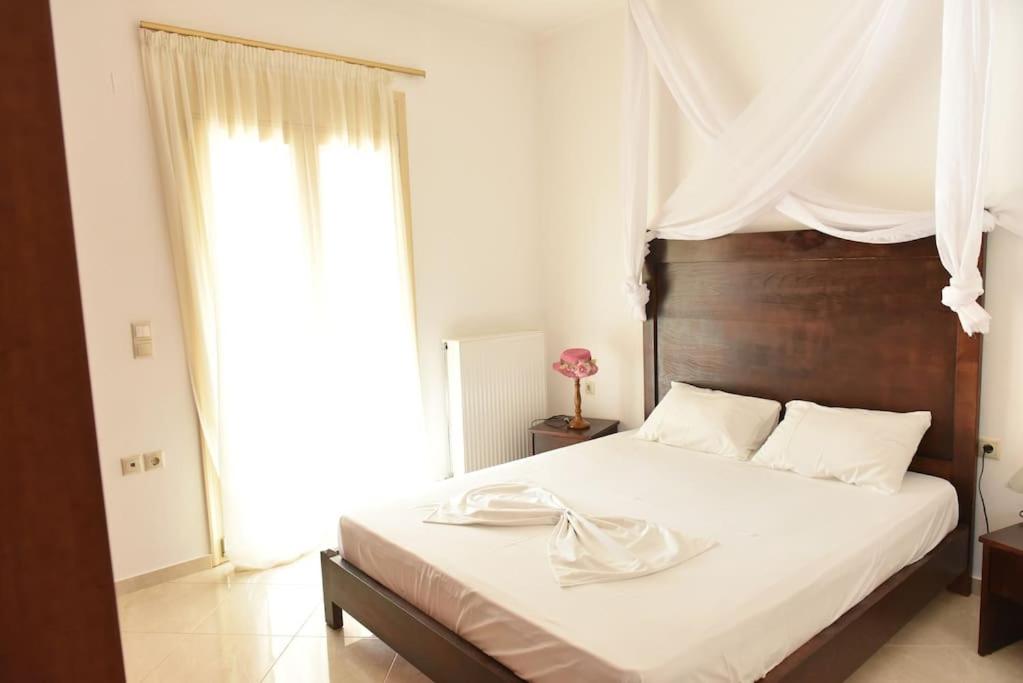 Postel nebo postele na pokoji v ubytování apartment irini