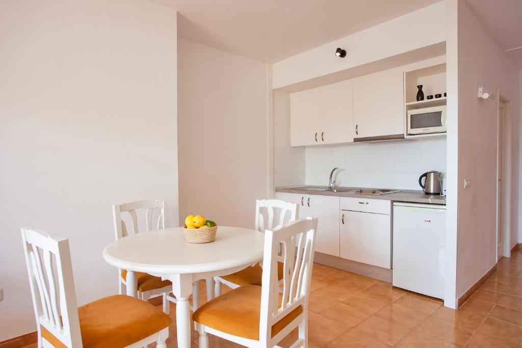 Kuchyňa alebo kuchynka v ubytovaní BJ Playamar Hotel & Apartamentos