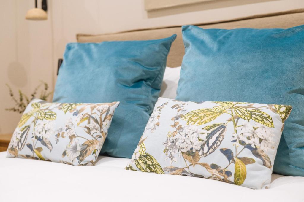 New Hostly Alameda Apartments - 18