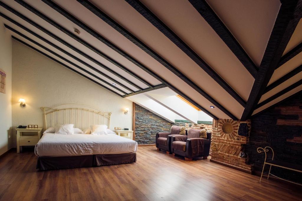 Hotel Spa Villa Pasiega - Superior Triple Room