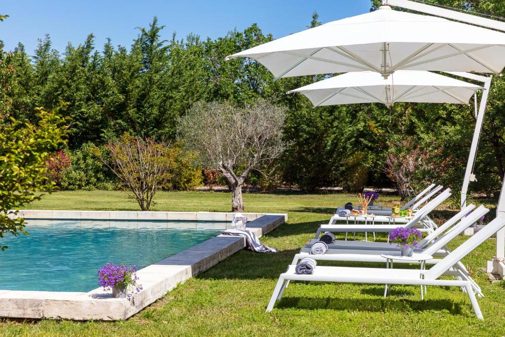 Bazén v ubytování La Bastide de Damien, 5 clefs Demeure d'Exception et Table Remarquable dans le guide Teritoria, JACUZZI Privatif, Cuisine étoilée Dominique Frérard nebo v jeho okolí