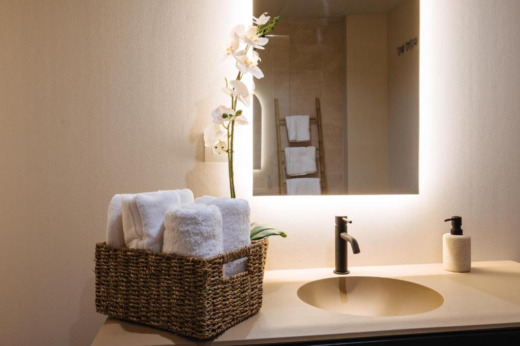 New Hostly Alameda Apartments