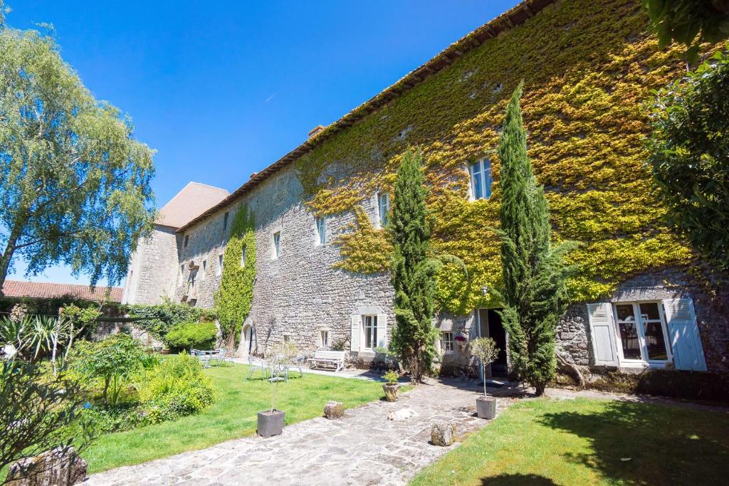 Zahrada ubytování Maison d'Hôtes de l'Ancien Couvent des Carmes