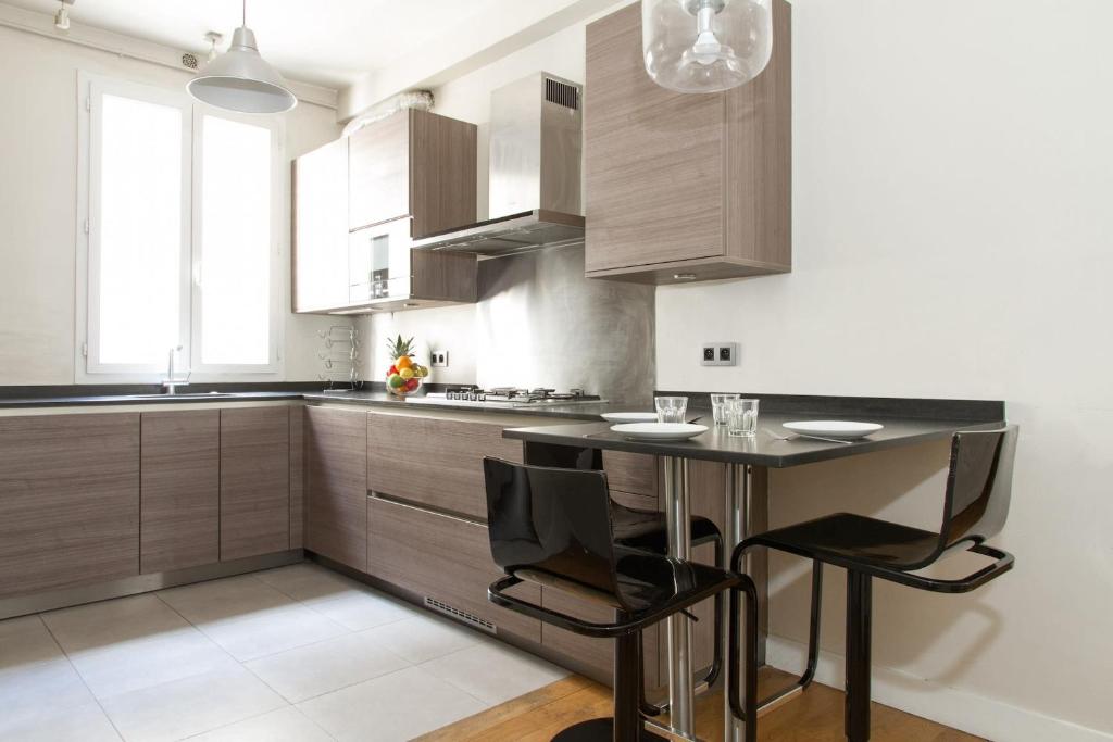 Una cocina o kitchenette en Francs Bourgeois - Marais - CityApartmentStay