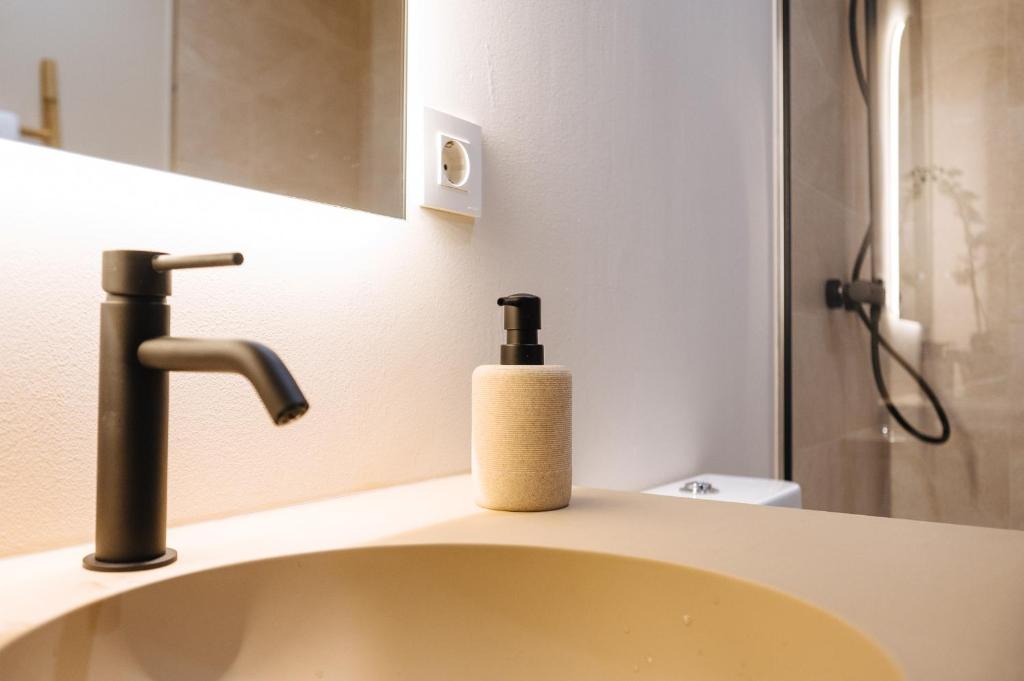 New Hostly Alameda Apartments - 9