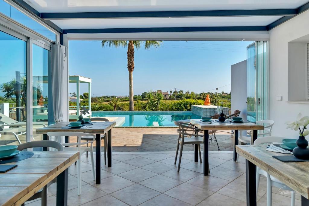 Bazén v ubytování Casa la Naranja Boutique B&B nebo v jeho okolí