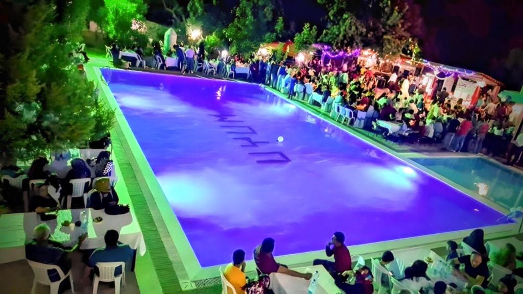 Bazén v ubytování Uyum Hotel nebo v jeho okolí