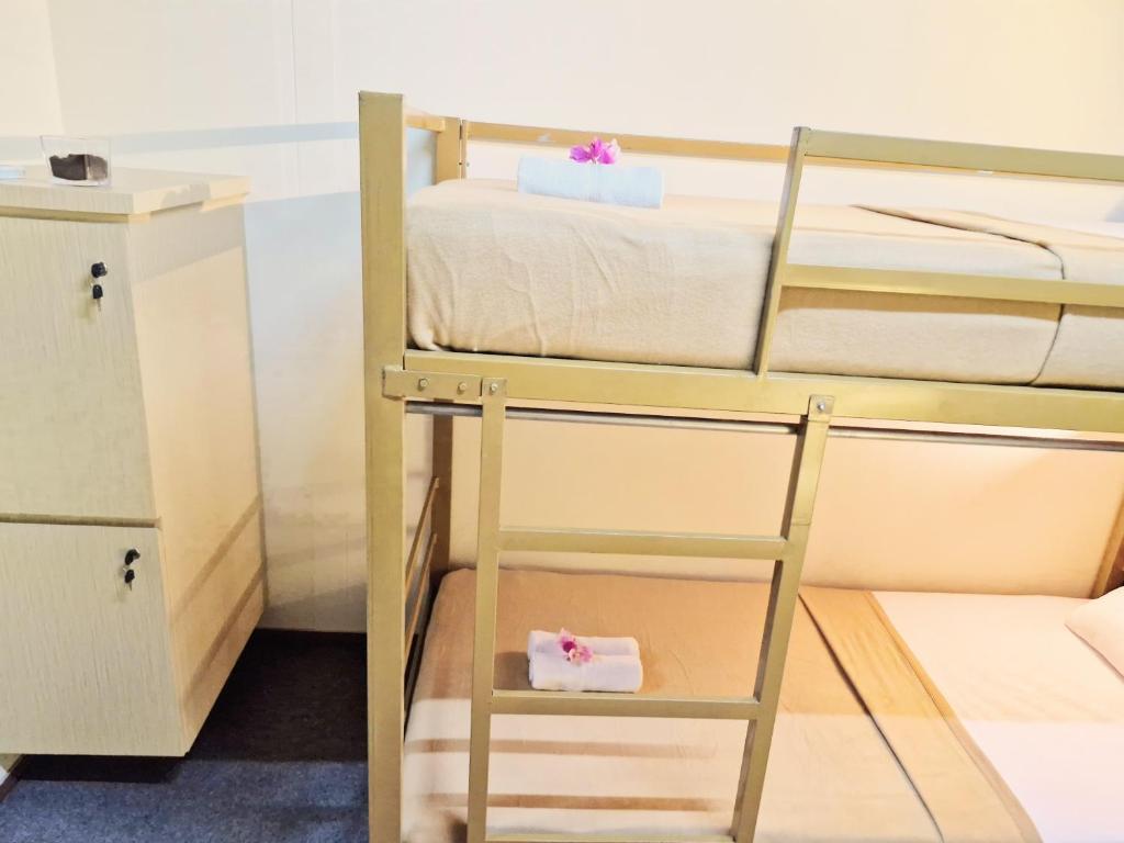 Postel nebo postele na pokoji v ubytování Karcof Container Hostel