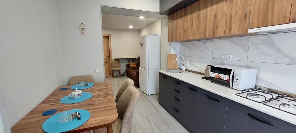 Virtuvė arba virtuvėlė apgyvendinimo įstaigoje QITESA's two-bedrooms apartment