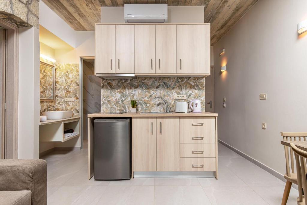 Kuchyň nebo kuchyňský kout v ubytování Achatis Apartments with sea view