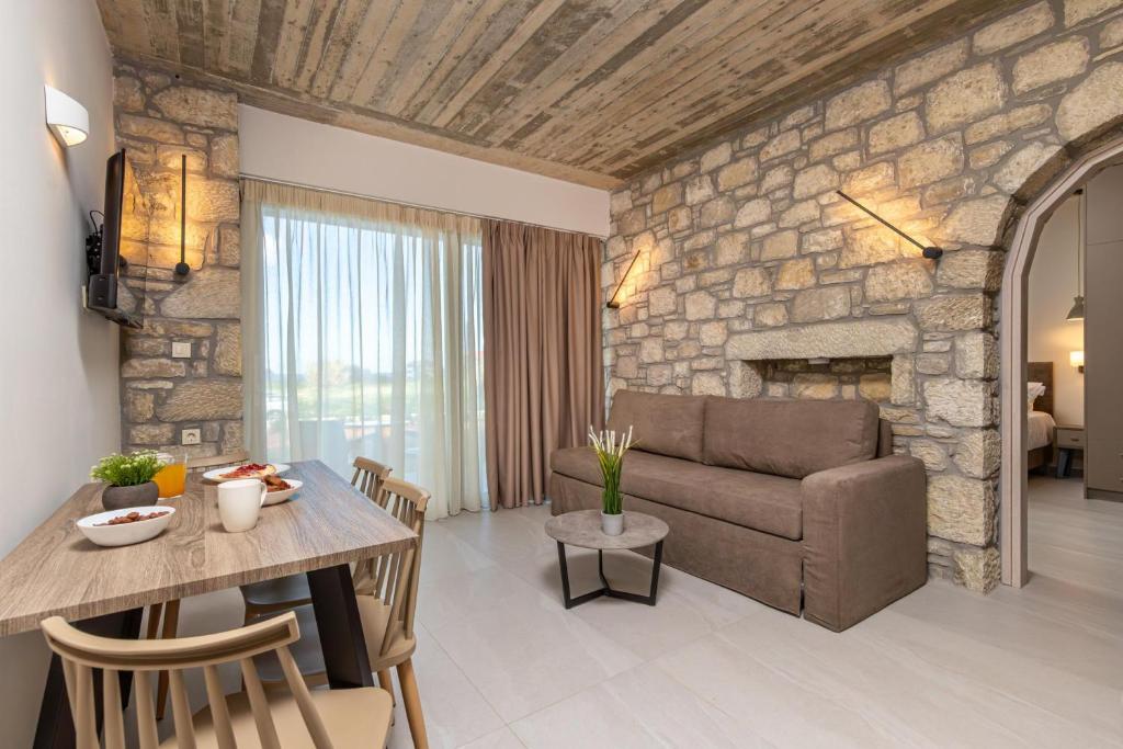 Posezení v ubytování Achatis Apartments with sea view