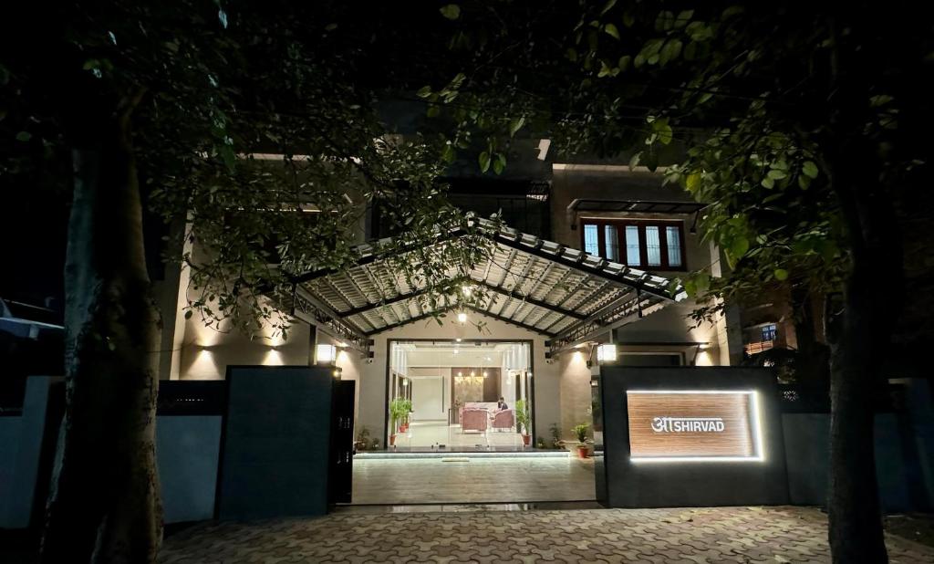 Muka bangunan atau pintu masuk Ashirvad Homestay Varanasi