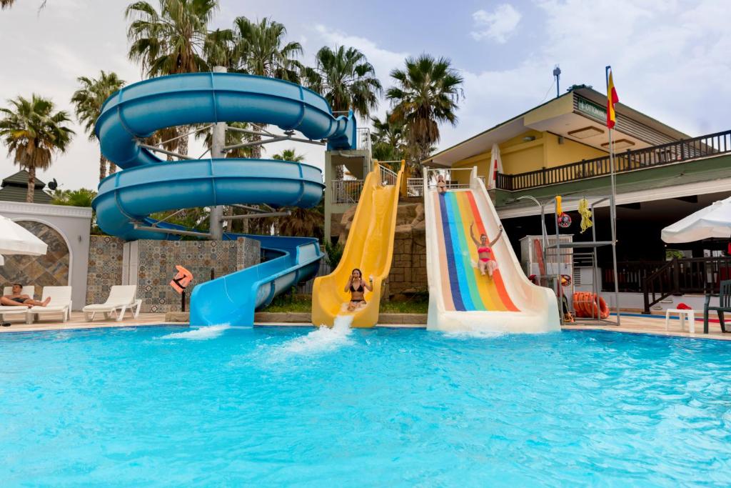 Bazén v ubytování Holiday Garden Resort- Ultra All İnclusive nebo v jeho okolí