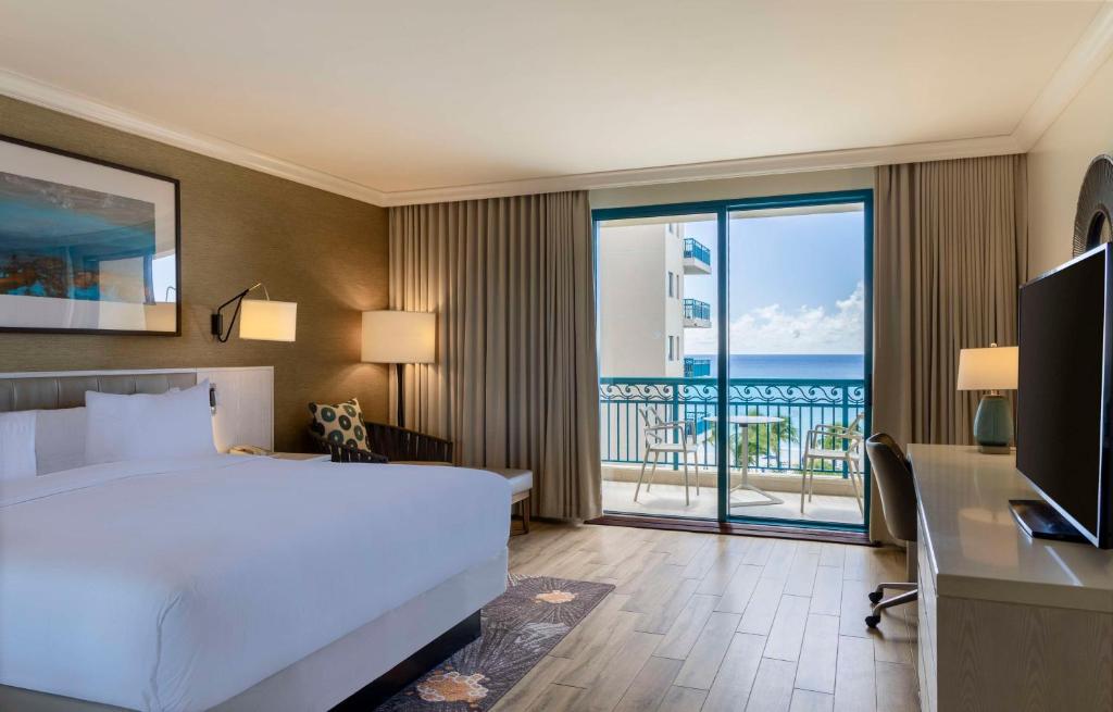 TV a/nebo společenská místnost v ubytování Hilton Barbados Resort