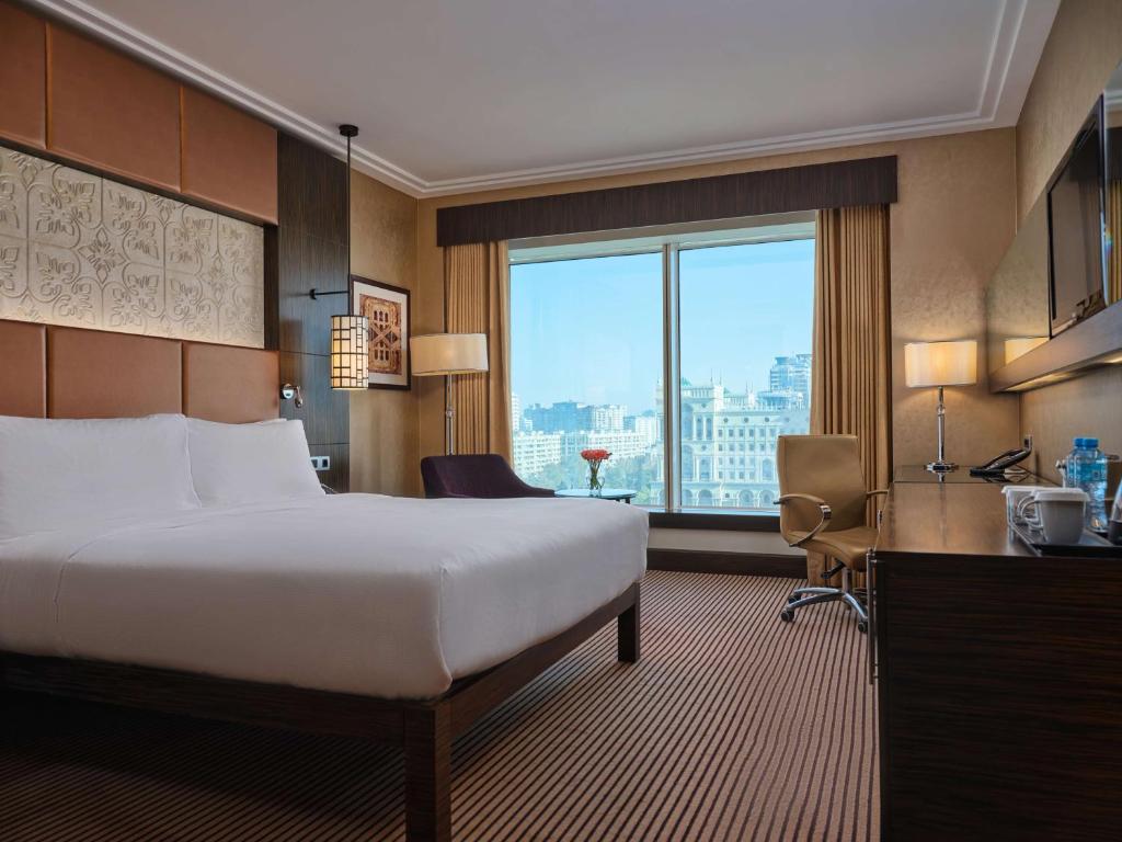 Postel nebo postele na pokoji v ubytování Hilton Baku