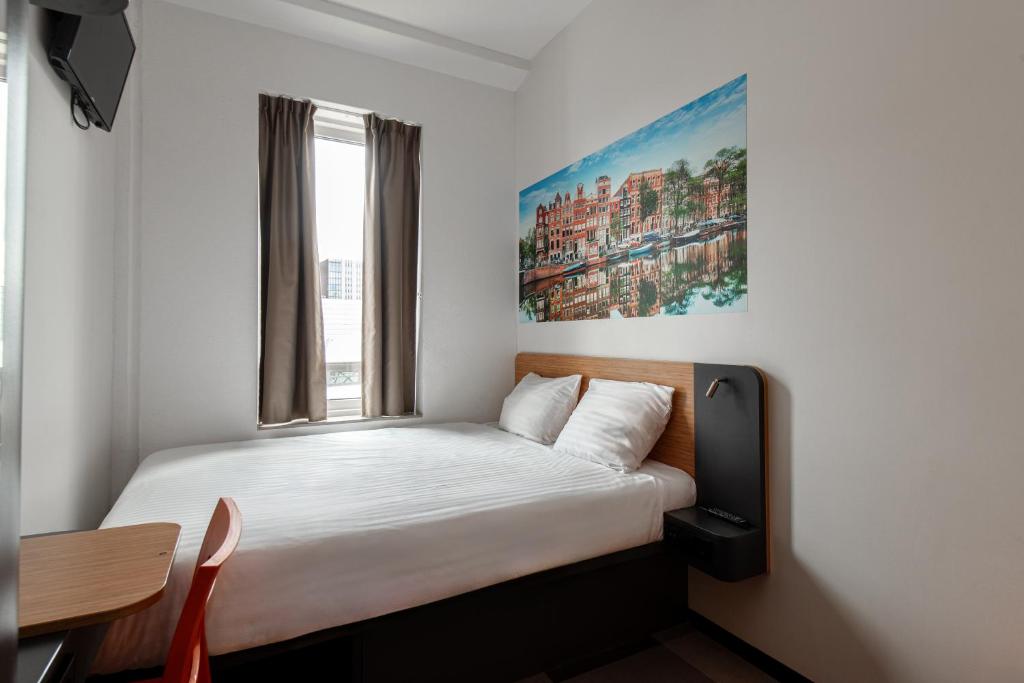 easyHotel Amsterdam Arena Boulevard - Resim 5