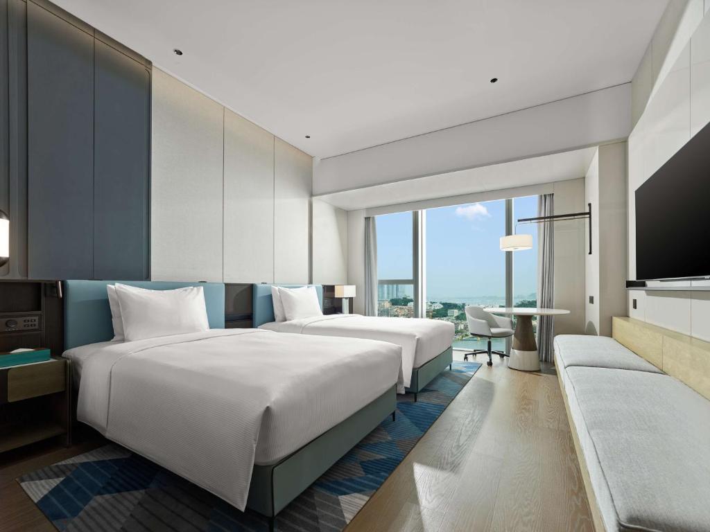 Postel nebo postele na pokoji v ubytování Hilton Zhuhai