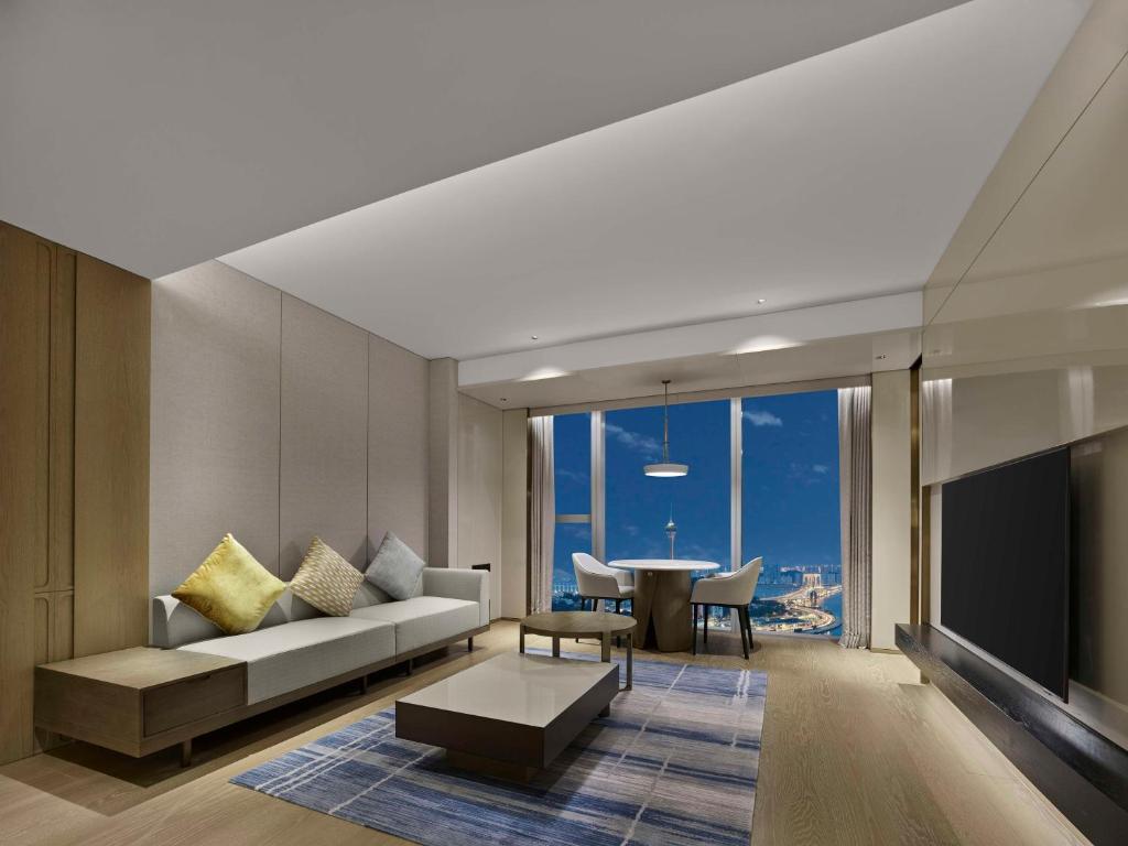 TV a/nebo společenská místnost v ubytování Hilton Zhuhai
