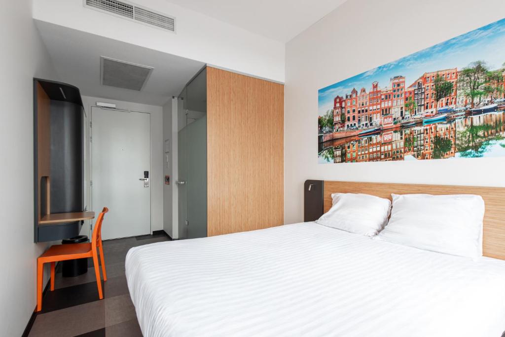 easyHotel Amsterdam Arena Boulevard - Resim 4