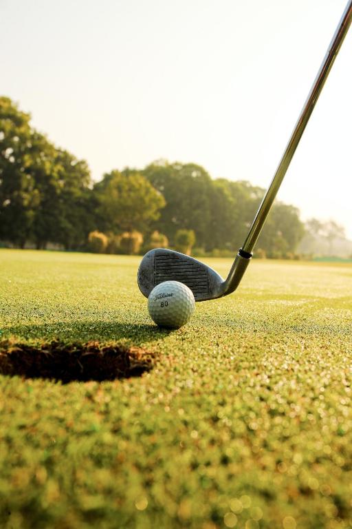 Instalaciones para jugar al golf en el hotel o alrededores