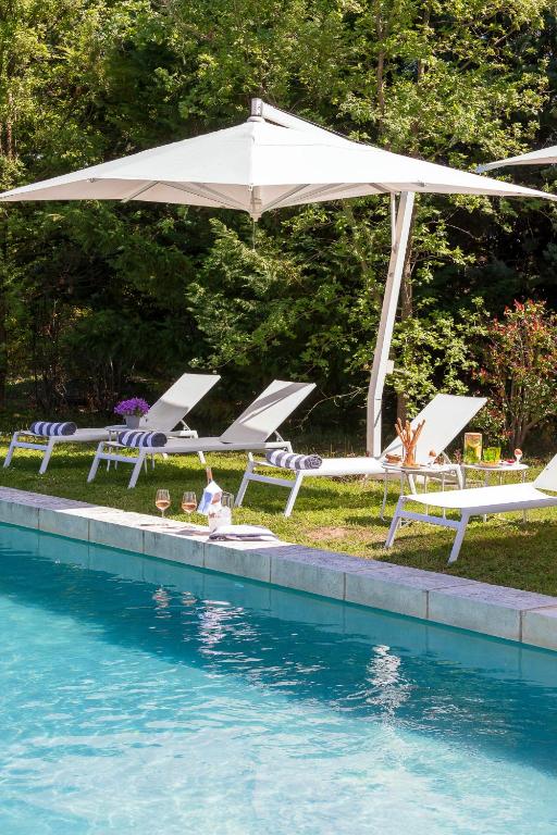 Bazén v ubytování La Bastide de Damien, 5 clefs Demeure d'Exception et Table Remarquable dans le guide Teritoria, JACUZZI Privatif, Cuisine étoilée Dominique Frérard nebo v jeho okolí