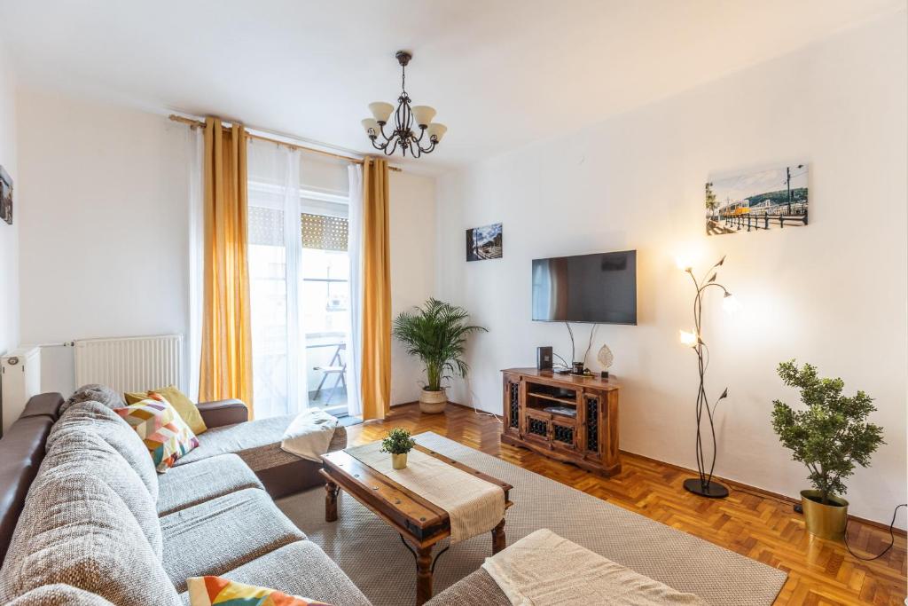 Bright & Spacious Riverside Apartment with Balcony 1093 Budapest, 2 Bakáts utca kép - 1